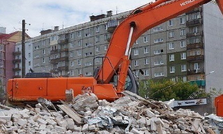 Вывоз строительного мусора с участка в Петергофе недорого от 1550 руб. | ГОСТСТРОЙ