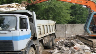Вывоз строительного мусора с участка в Петергофе недорого от 1550 руб. | ГОСТСТРОЙ